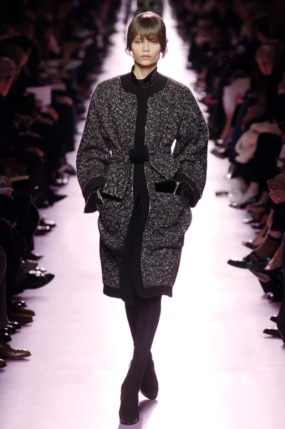 Look 16